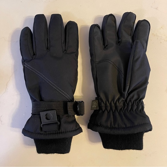 Two pairs All In Motion winter gloves for ages 4-7 - Picture 5 of 7